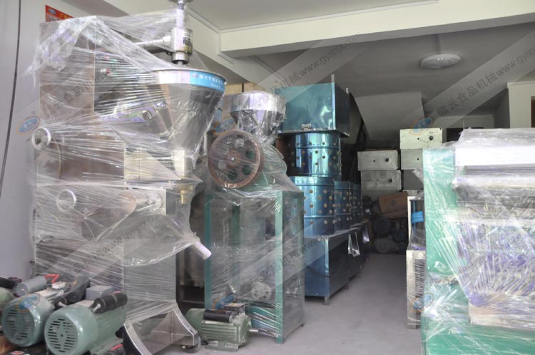 贛云食品機(jī)械廠倉庫一角