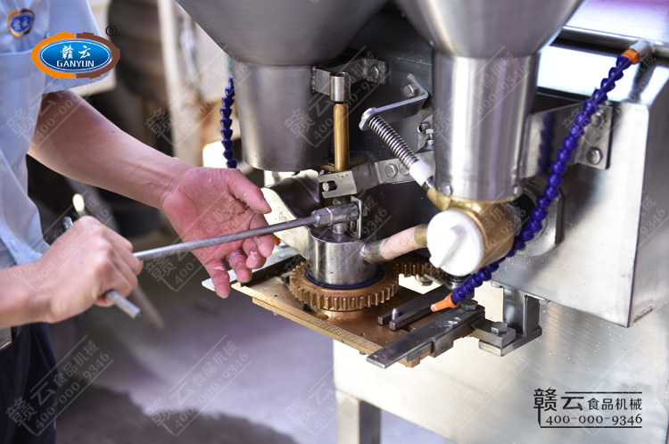 包餡居中調(diào)節(jié)