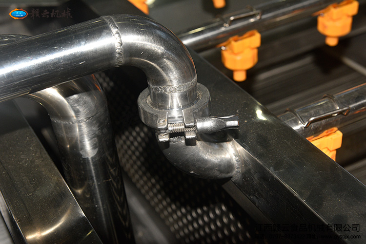 水泵抽取出來的水通過管道輸送至氣泡上端噴頭